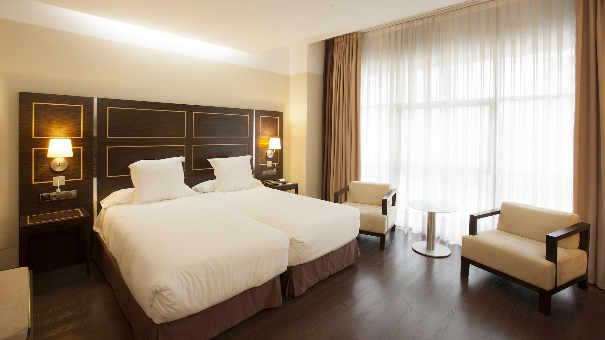 Nh Gran Hotel Casino De Extremadura Badajoz Exteriér fotografie A room at the hotel