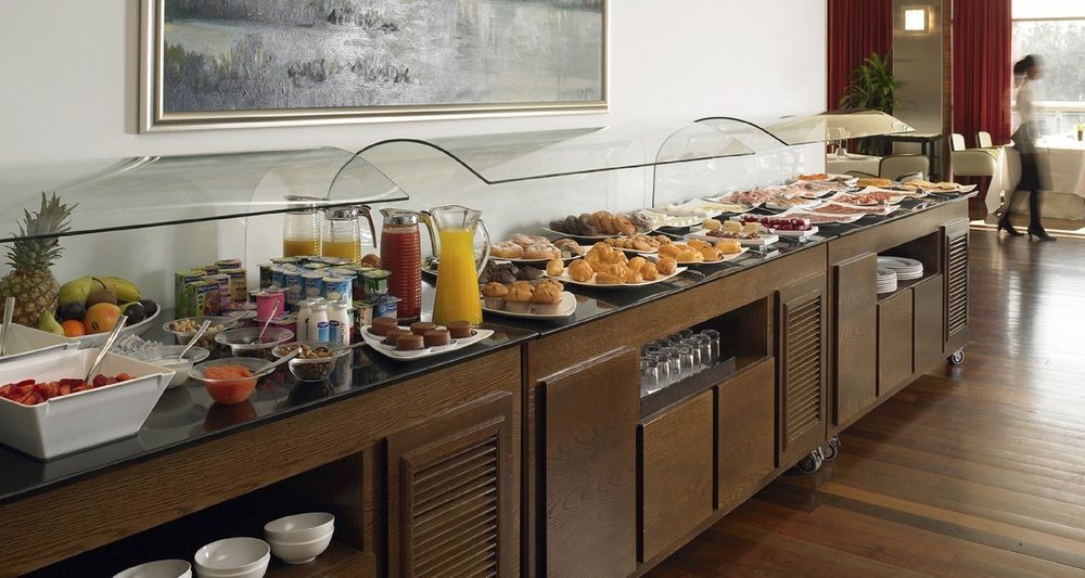 Nh Gran Hotel Casino De Extremadura Badajoz Exteriér fotografie A buffet