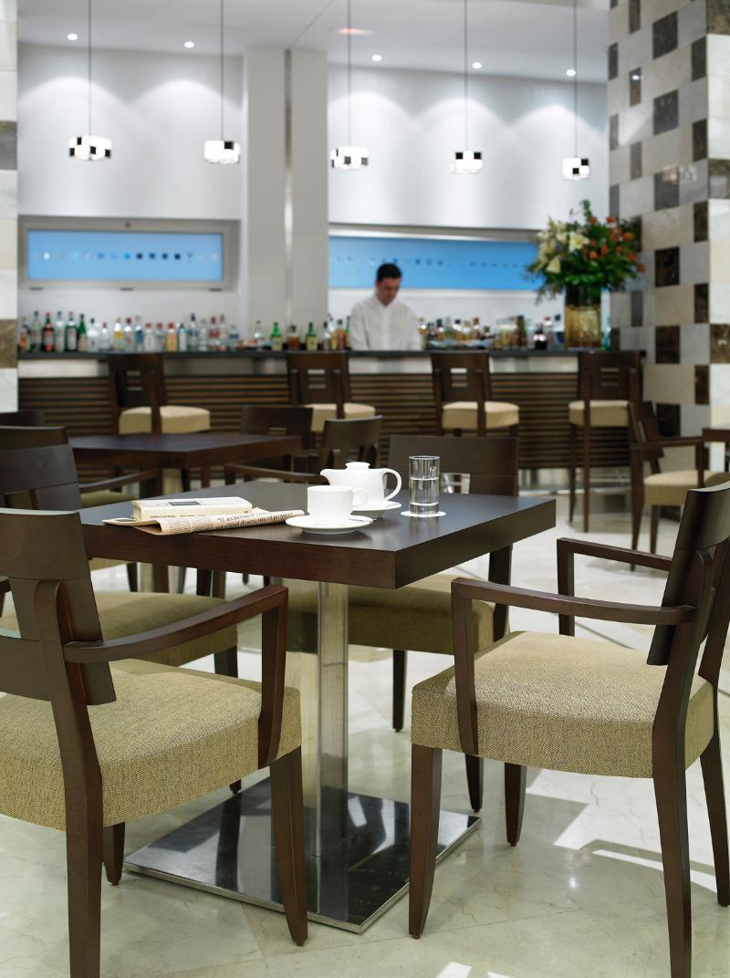 Nh Gran Hotel Casino De Extremadura Badajoz Exteriér fotografie The lounge at the airport